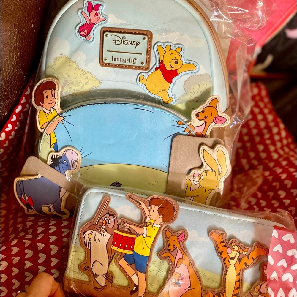 New in plastic! Winnie the Pooh Loungefly set